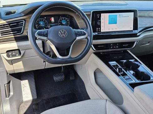 Used 2025 Volkswagen Atlas SE AWD/4WD image 34
