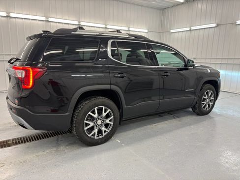 Used 2022 GMC Acadia SLT w/ Preferred Package FWD image 3