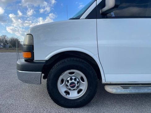 Used 2014 GMC Savana 2500 RWD image 30