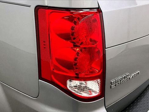 Used 2016 Dodge Grand Caravan SXT image 23