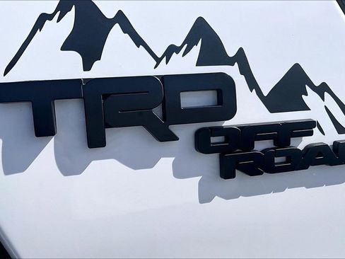 Used 2017 Toyota 4Runner TRD Off-Road AWD/4WD image 8