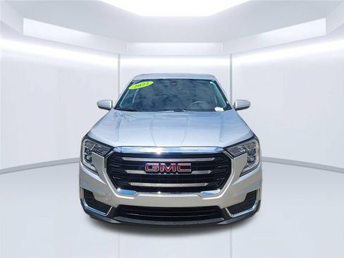 Used 2022 GMC Terrain SLE w/ LPO, Floor Liner Package FWD image 2