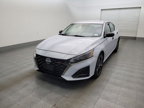 Used 2024 Nissan Altima 2.5 SR FWD image 15