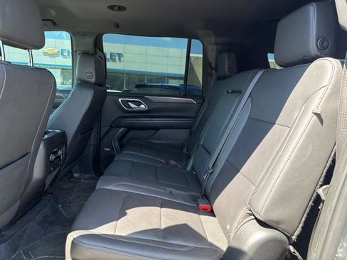 Used 2022 Chevrolet Suburban LT w/ Luxury Package RWD image 11
