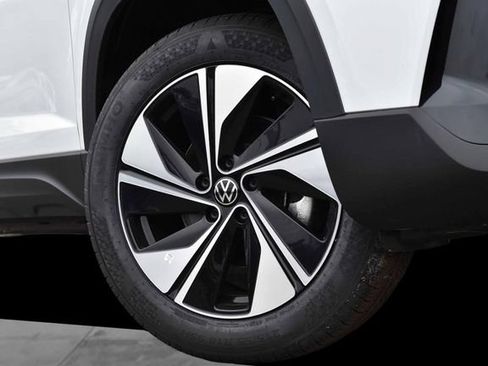 New 2026 Volkswagen Taos SE AWD/4WD image 3