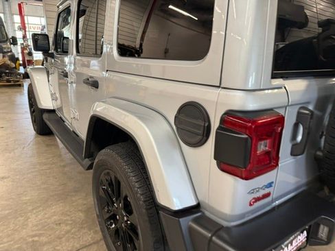 Used 2023 Jeep Wrangler Unlimited Sahara AWD/4WD image 27