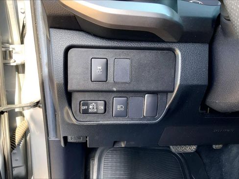 Used 2021 Toyota Tacoma SR5 RWD image 33