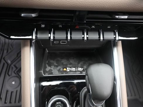 New 2025 GMC Canyon Denali w/ LPO, Denali Black Edition image 20