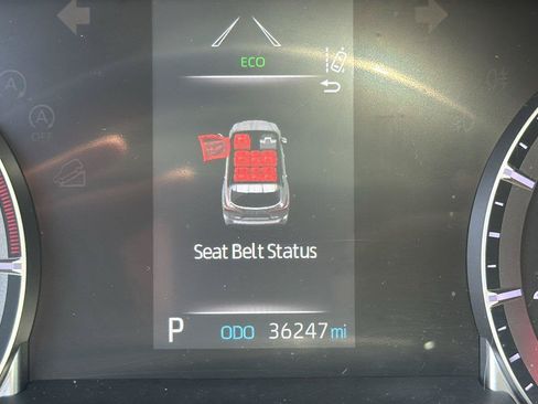 Used 2021 Toyota Highlander LE FWD image 16