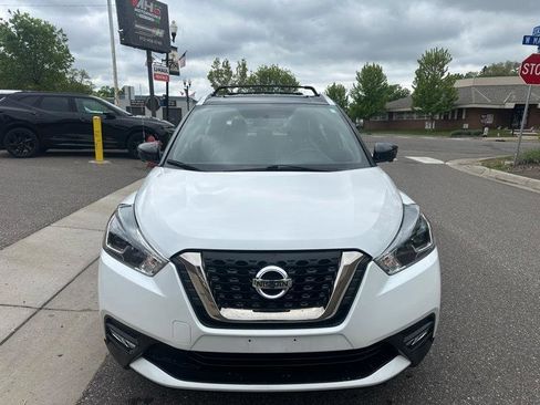 Used 2019 Nissan Kicks SR w/ SR Premium Package FWD image 3