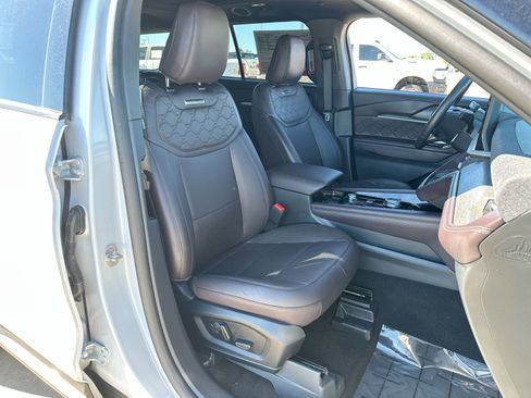 Used 2025 Ford Explorer Platinum w/ LUX Leather Package AWD/4WD image 24