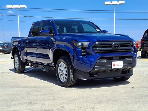 Certified 2025 Toyota Tacoma SR5 image 3