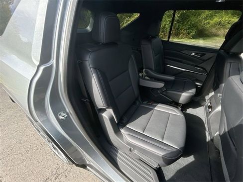 New 2025 Chevrolet Traverse LT w/ Enhanced Driving Package image 28