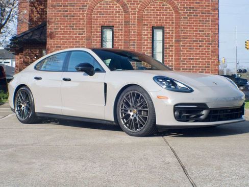 Used 2023 Porsche Panamera 4 Platinum Edition w/ Assistance Package image 3