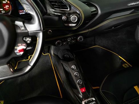Used 2017 Ferrari 488 GTB RWD image 20