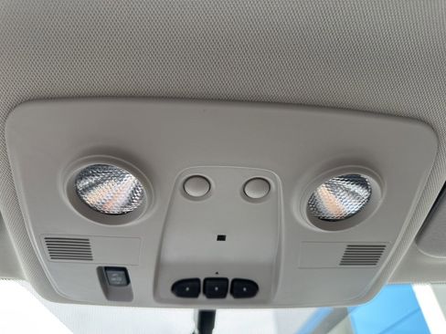 Used 2017 Chevrolet Traverse LT image 39