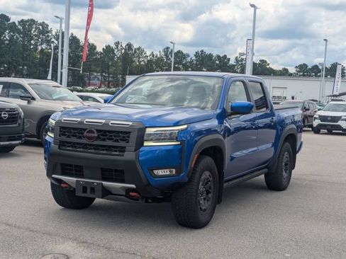 Used 2025 Nissan Frontier PRO-4X AWD/4WD image 7