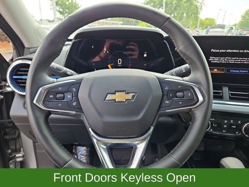 Used 2025 Chevrolet Trax LT w/ LT Convenience Package FWD image 10