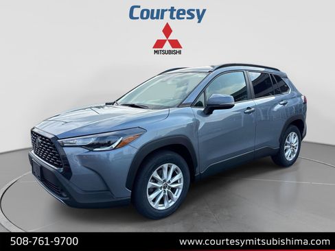 Used 2022 Toyota Corolla Cross LE AWD/4WD image 1