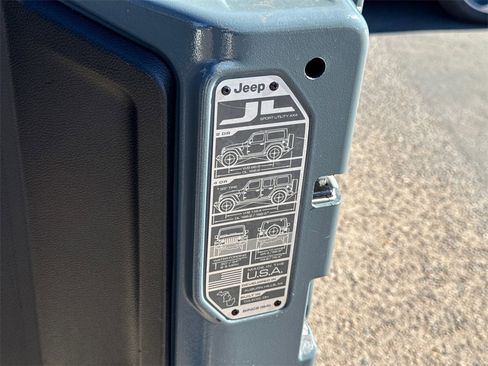 Used 2024 Jeep Wrangler Sahara image 11