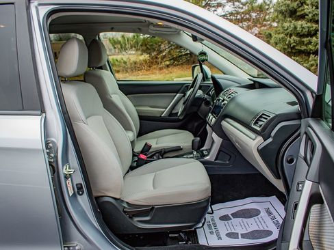 Used 2017 Subaru Forester 2.5i Premium w/ All-Weather Package image 19