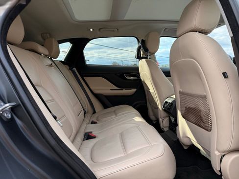 Used 2018 Jaguar F-PACE Prestige image 32