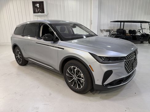 Used 2024 Lincoln Nautilus Premier image 7