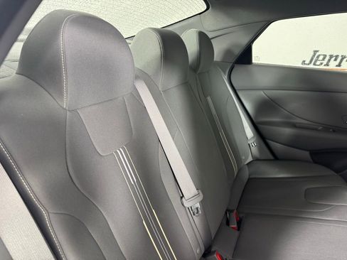 Used 2022 Hyundai Elantra SEL image 26