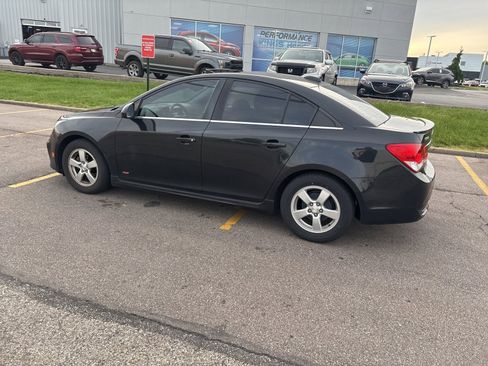 Used 2016 Chevrolet Cruze LT w/ Sun And Sound Package FWD image 8