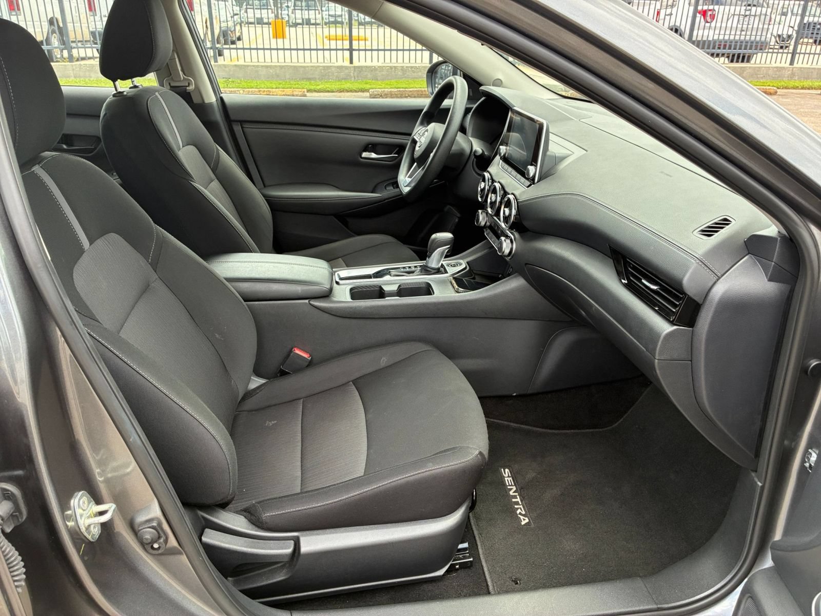 Used 2025 Nissan Sentra SV FWD image 33