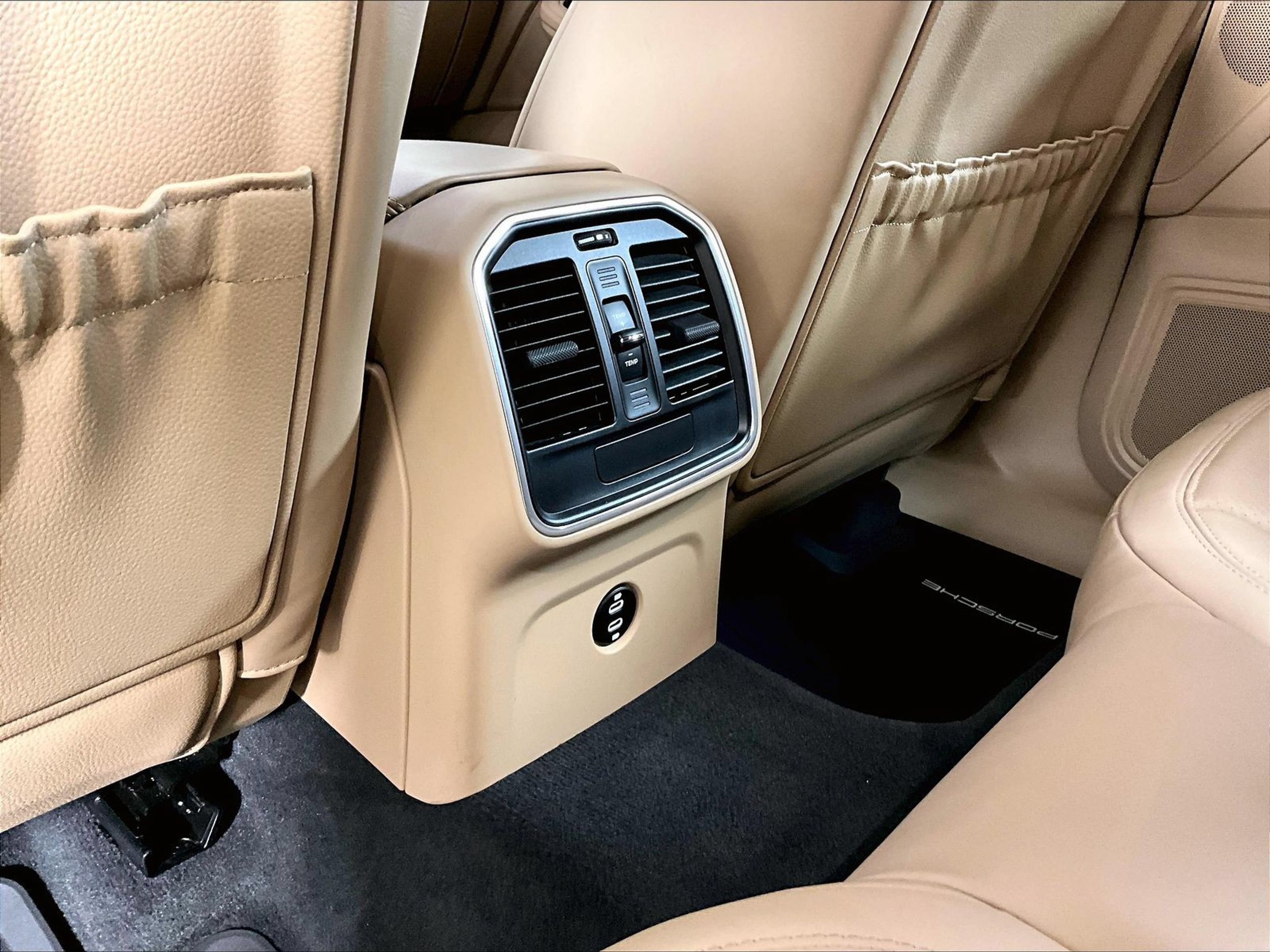 Certified 2021 Porsche Macan S AWD/4WD image 21