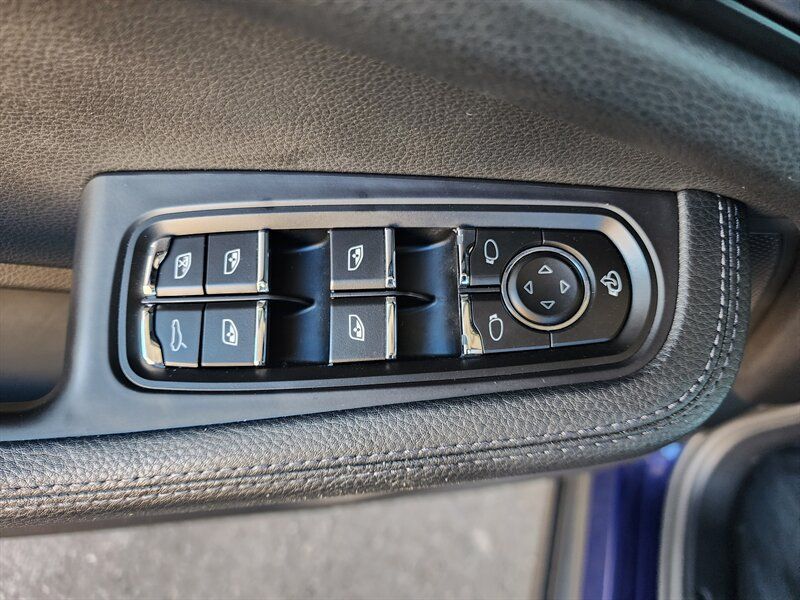 Used 2022 Porsche Macan AWD/4WD image 21