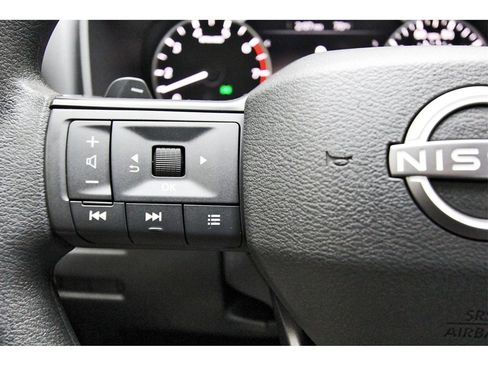 Used 2025 Nissan Rogue S image 13