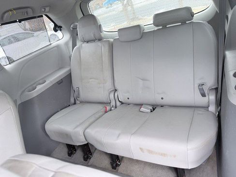 Used 2014 Toyota Sienna XLE image 6