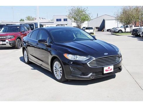 Used 2020 Ford Fusion SE image 6