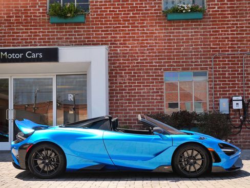 Used 2022 McLaren 765LT RWD image 3