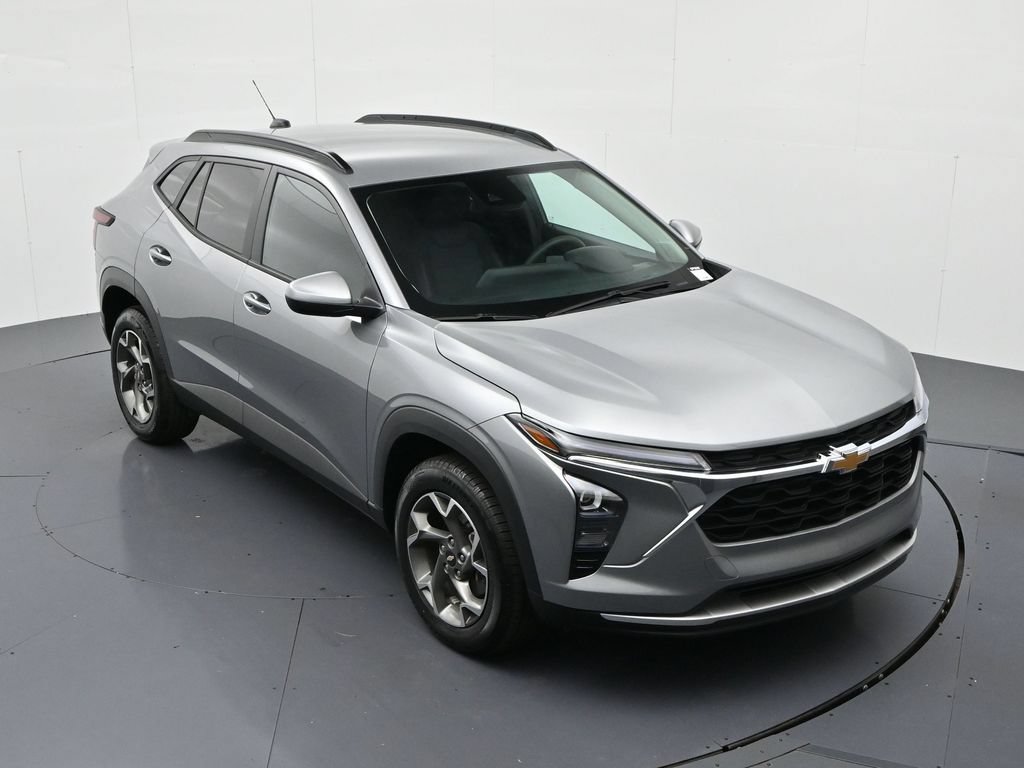 Used 2025 Chevrolet Trax LT FWD image 15