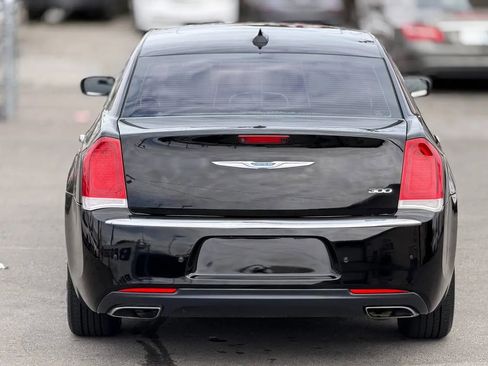 Used 2018 Chrysler 300 Limited RWD image 13