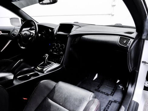 Used 2016 Hyundai Genesis Coupe 3.8 image 15