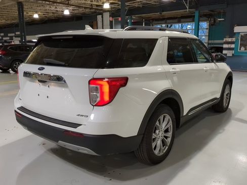 Used 2023 Ford Explorer XLT w/ Equipment Group 202A image 8