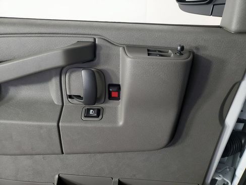 New 2026 Chevrolet Express 2500 Extended w/ Communications Package RWD image 29