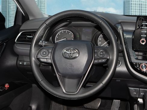 Used 2023 Toyota Camry SE image 19