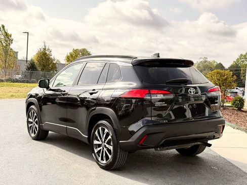 Used 2024 Toyota Corolla Cross XLE w/ Convenience Package image 14