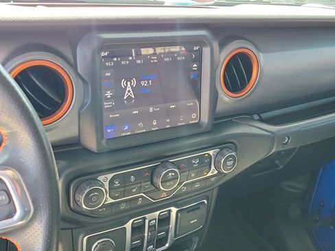 Used 2023 Jeep Gladiator Mojave w/ Cold Weather Group AWD/4WD image 28