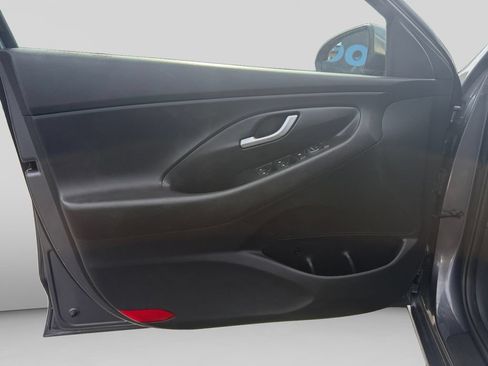 Used 2019 Hyundai Elantra GT FWD image 16