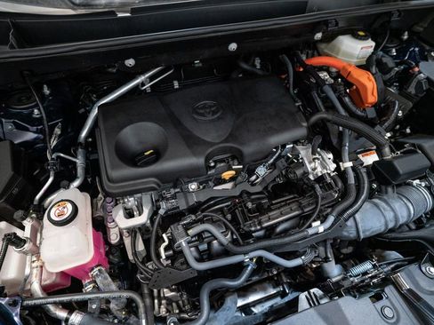 Certified 2022 Toyota RAV4 XLE Premium image 12