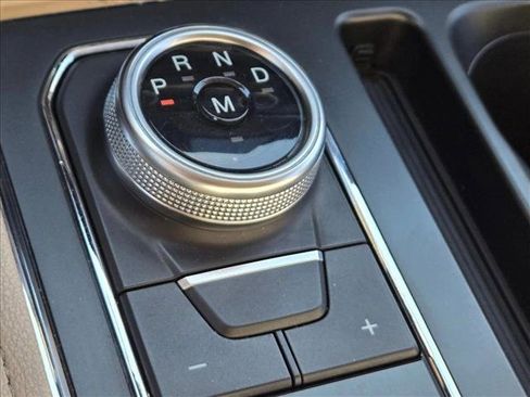 Used 2024 Ford Expedition Max XLT image 11