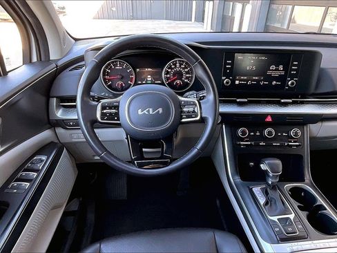 Certified 2024 Kia Carnival LX image 5