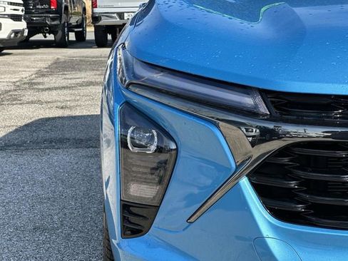 Used 2025 Chevrolet Trax RS image 28