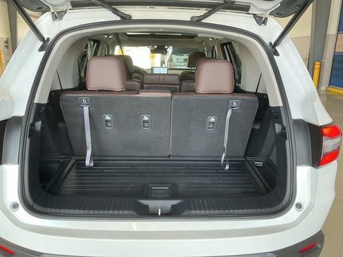 Used 2025 Honda Pilot Elite image 23